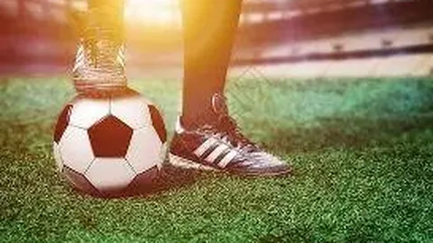 科特迪瓦足球新星阿玛德亚洛加盟英超顶级俱乐部曼联